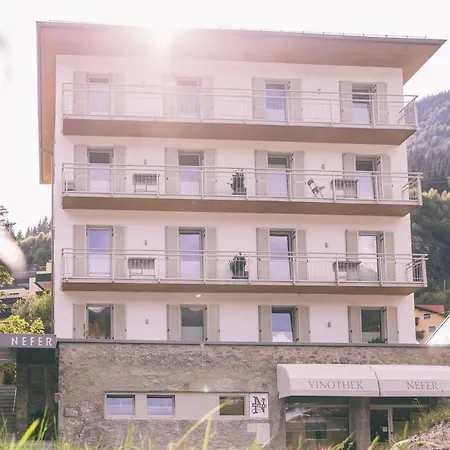 Nefer, Haus-3