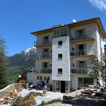 Nefer, Haus-2